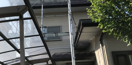 秋田市手形山S様邸の屋根塗装がスタートしました