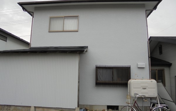 施工事例　秋田市御野場　K様邸（外壁塗装色：ND401、屋根塗装色：ブラック）