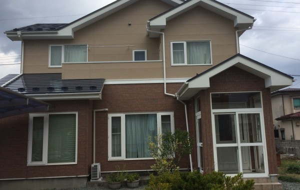 秋田市新屋　K様邸（外壁塗装色：２階ND376、１階UVプロテクトクリヤー　屋根塗装色：チャコールグレー）