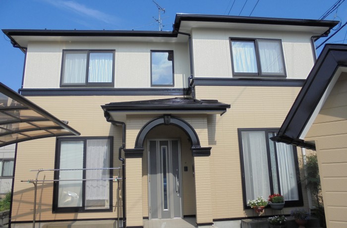 秋田市広面　K様邸（外壁塗装色：２階ND146、１階ND376、屋根塗装色：ブラック）