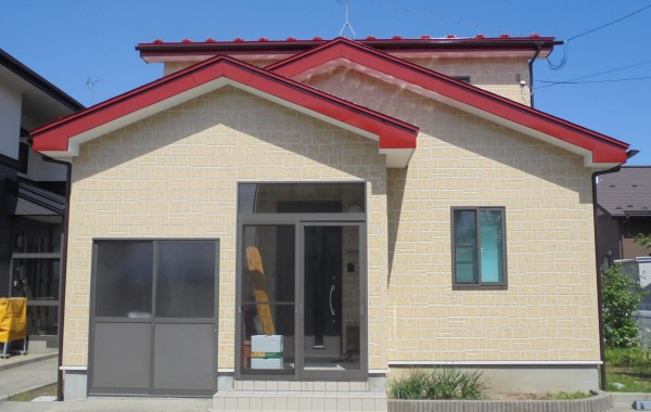 秋田市泉　J様邸　外壁：UVプロテクトクリヤー、屋根：マーズレッド