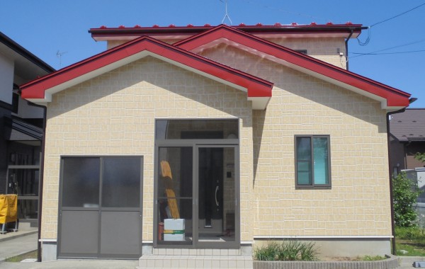 秋田市泉　J様邸　外壁：UVプロテクトクリヤー、屋根：マーズレッド