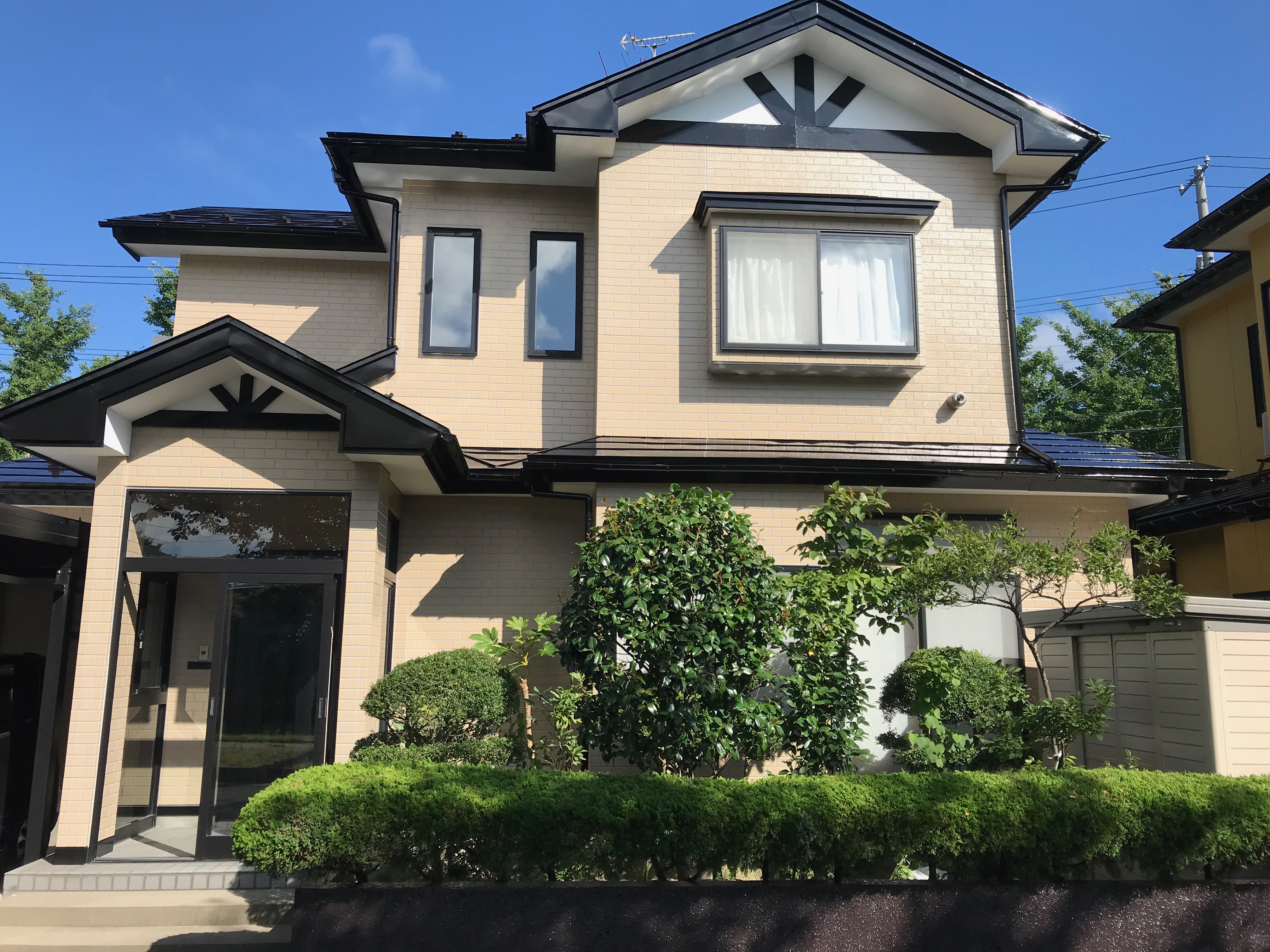 秋田市新屋I様邸 外壁塗装色：ND376、目地：ND012、屋根塗装色